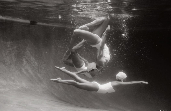  成都摄影培训学校分享复古风格花样游泳者